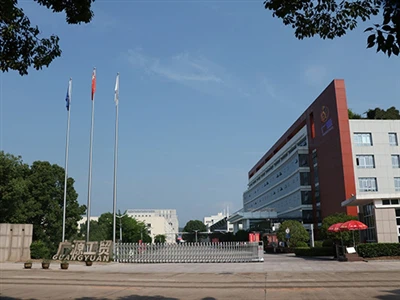 Hátíðartilkynning fyrir miðjan-hausthátíð og þjóðhátíðardag